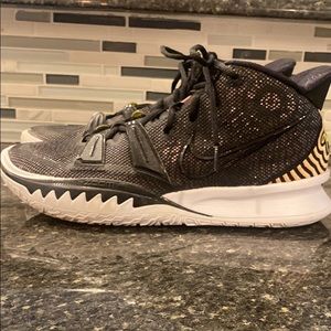 Kyrie Irving basketball shoes size 10
